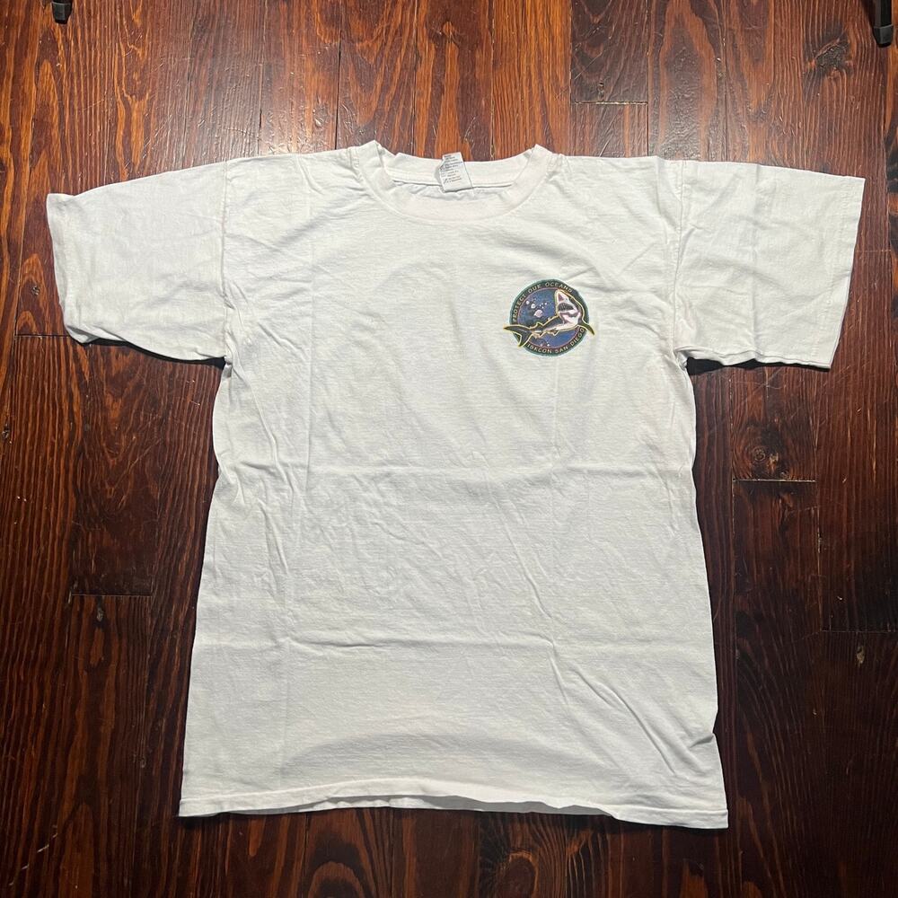 T USA XL Vintage Shark Graphic Tee White Regular